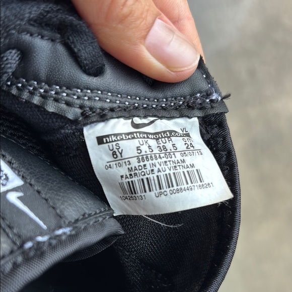 Nike Black and Gray High-Top Shoes - Picture 6 of 7